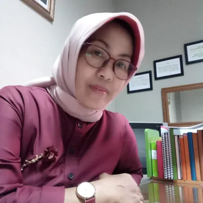 Uti Lestari S.SiT., MH.Kes